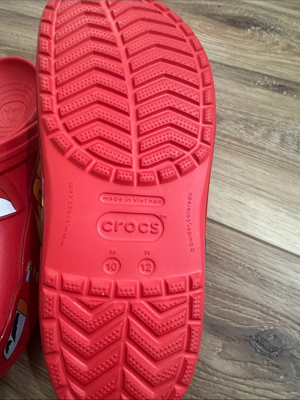 CROCS lightning McQueen men’s size 10 NWOT light works